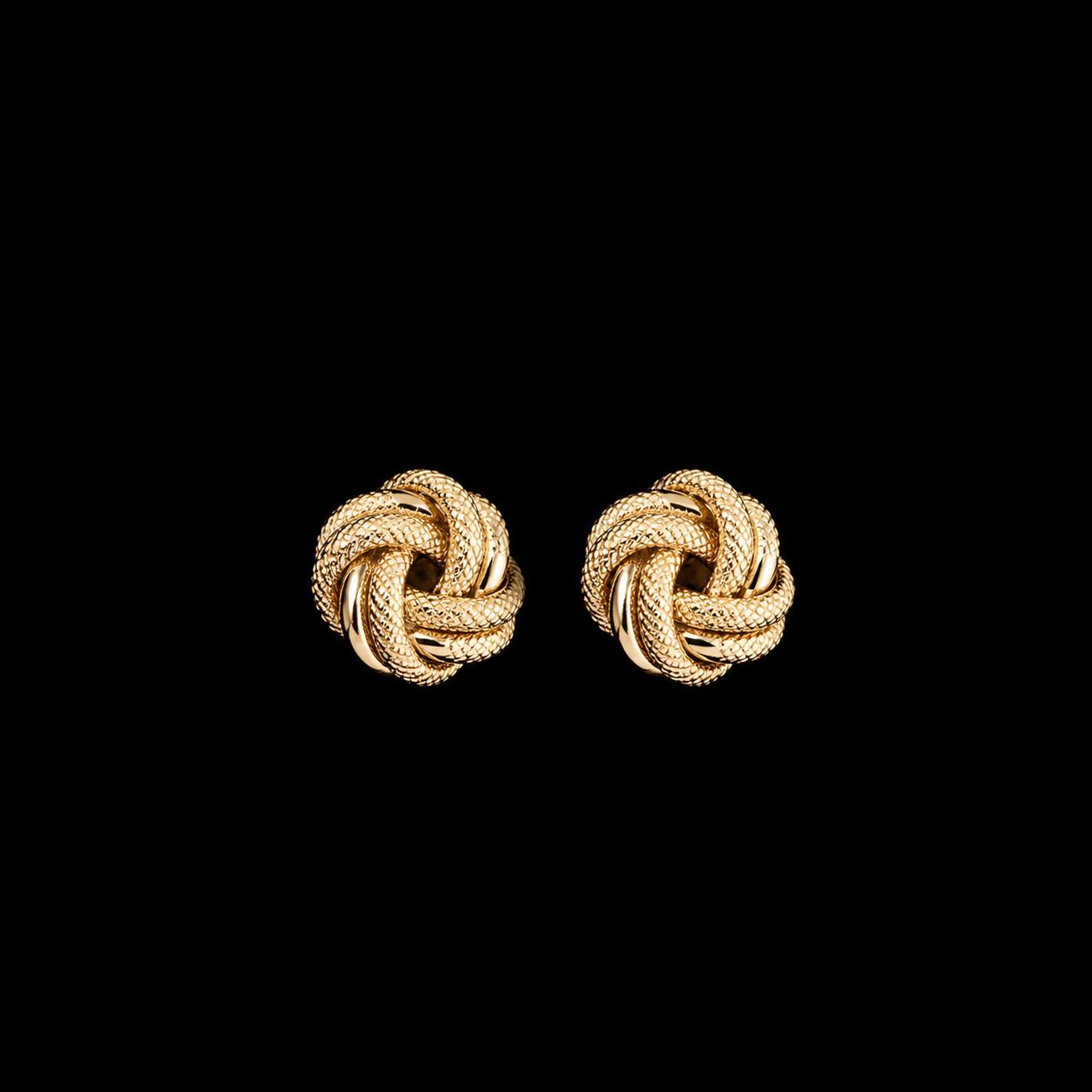 Pendientes de nudo texturizado de oro italiano de 10K