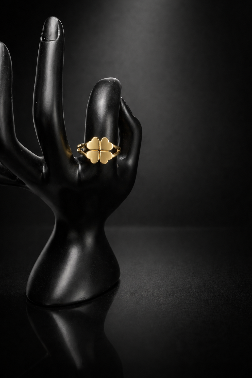 Anillo de oro italiano de 10K para mujer con trébol de cuatro hojas – Diseño de cuatro corazones